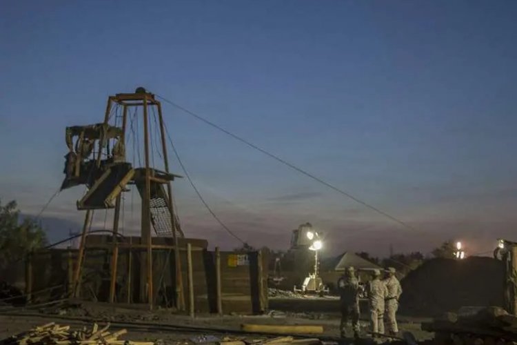 10 mineros llevan más de 33 horas atrapados tras el colapso de un yacimiento de carbón en México