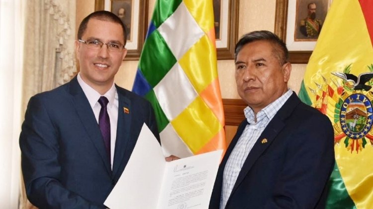 Arreaza acredita oficialmente a Alexander Yáñez como embajador de Venezuela