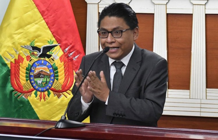 El Gobierno espera inhabilitación de Reyes Villa y pide al TSE celeridad