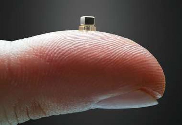 Desarrollan el chip más pequeño del mundo, que puede ser inyectado en el cuerpo con una aguja hipodérmica