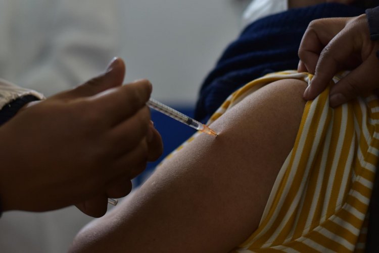 Bolivia esperará un ‘informe científico serio’ para empezar a vacunar a menores