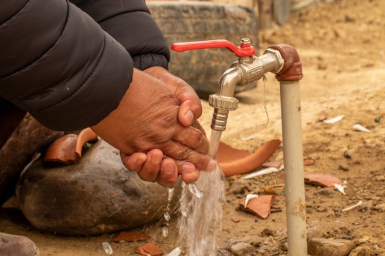 Alcaldía habilita sistema de agua potable para las familias de 10 barrios del distrito 7
