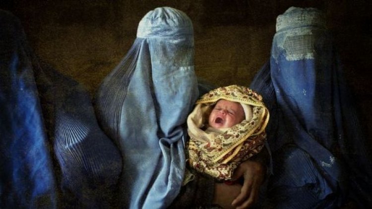 La tragedia de las familias afganas que venden a sus bebés por $us 500 para alimentarse