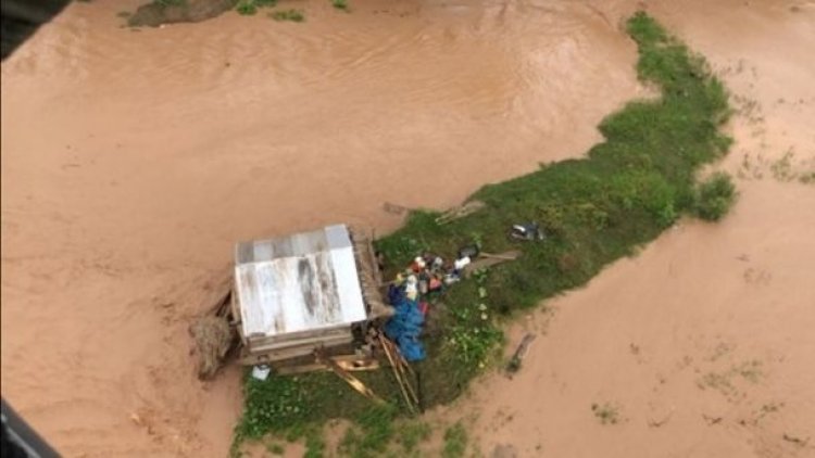 32 personas están atrapadas en inundación en San Julián y se activa operativo aéreo
