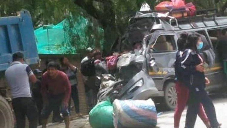 El chofer se durmió: choque de minibús en Huajchilla deja dos fallecidos y 10 de heridos