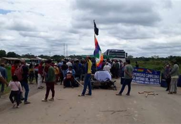 Un muerto y varios heridos en disputa por tierras en Guarayos; campesinos bloquean en demanda de justicia