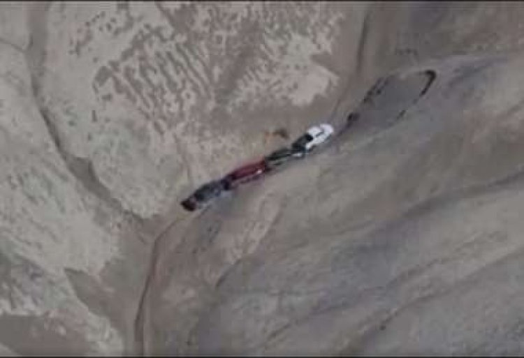 Policía chilena encuentra más camionetas robadas en pleno desierto