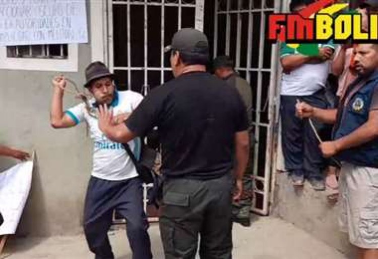 En Los Yungas obligan a la Policía a cumplir su trabajo a punta de chicotazos