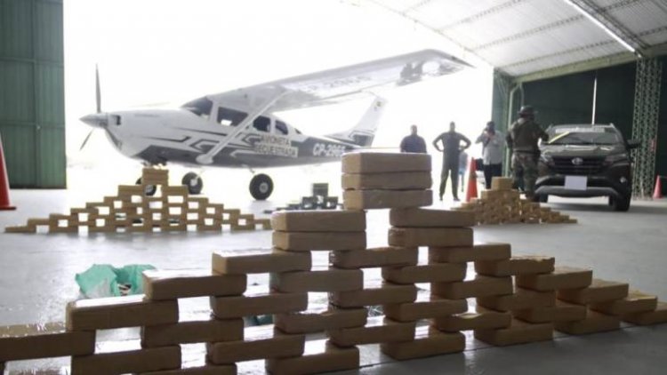 Operativo en Camiri se salda con tres detenidos, 204 kilos de cocaína decomisada y una avioneta secuestrada
