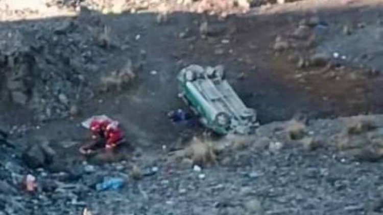 Vehículo se embarranca en la Cumbre y deja dos muertos y cinco heridos