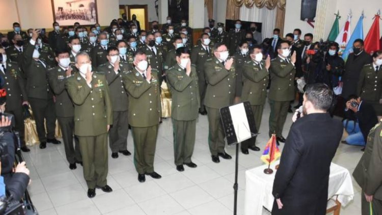 Del Castillo posesiona a 8 nuevos comandantes departamentales de la Policía