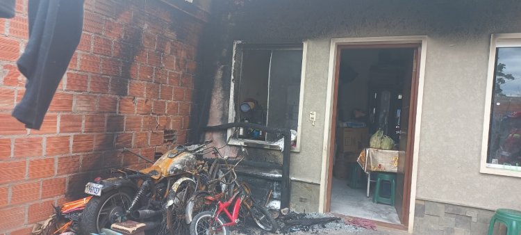 Incendio en un domicilio en el Barrio Narciso campero dejó daños materiales de consideración.