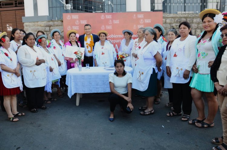 Vendedoras de la Iglesia de San Roque recibieron su Personería Jurídica