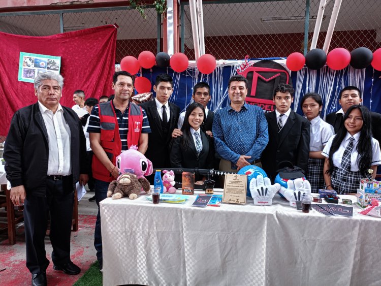 Alcalde de Tarija Reconoce a Jóvenes Emprendedores de la UE San Jerónimo