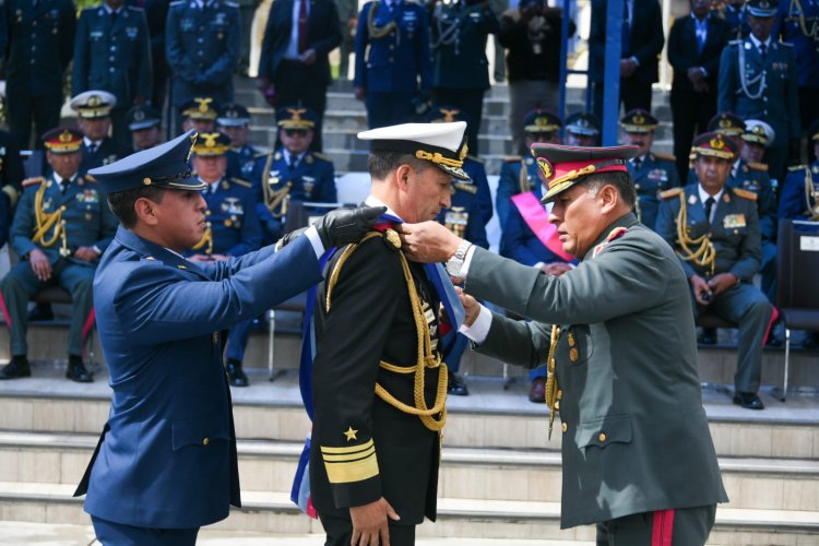 Reconocimiento al nuevo Comandante en Jefe de las FF.AA., Ministro de Defensa exhortó cumplir con los mandatos de la CPE