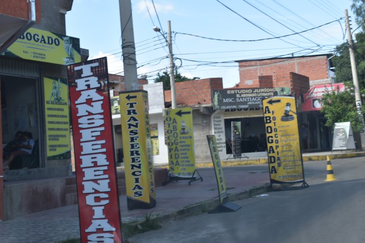 Abogados infractores obstruyen espacios públicos en Tarija