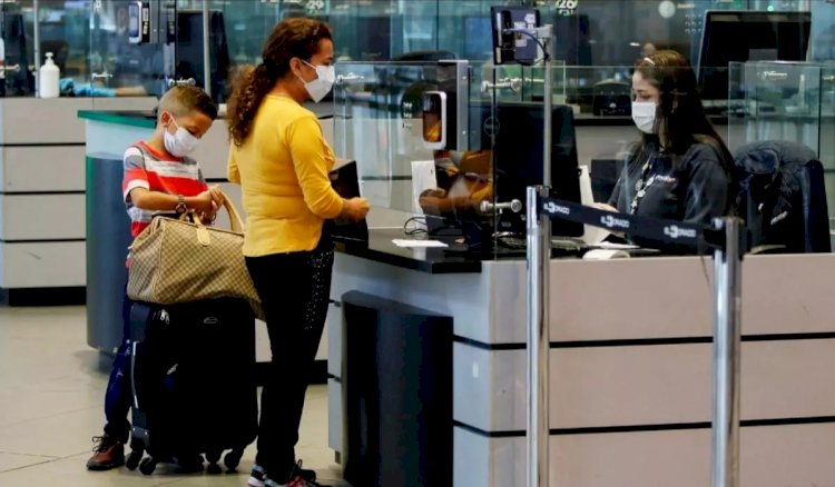 Gobierno autorizó el retorno de bolivianos en un vuelo desde Chile por “razones humanitarias”