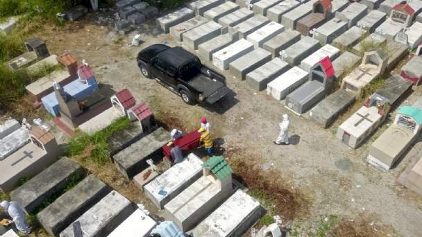 Retiran 771 cadáveres de viviendas en Ecuador