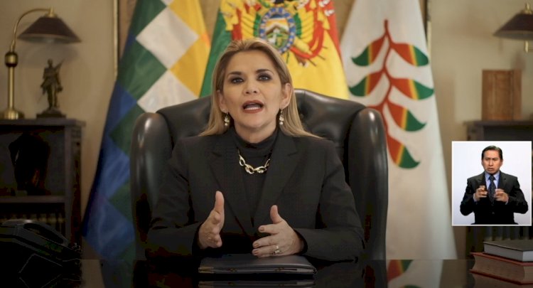 Áñez suprime tres ministerios del Ejecutivo y pide disculpas por el sobreprecio en los respiradores