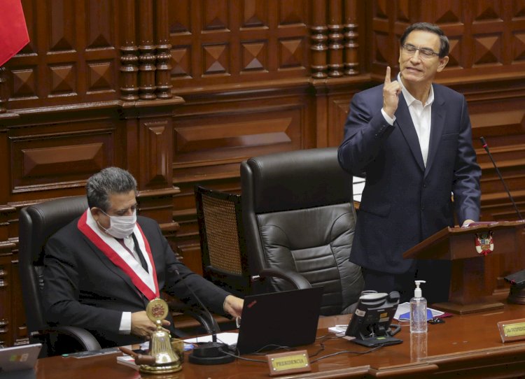 El Congreso peruano debate acaloradamente si destituye al presidente Vizcarra